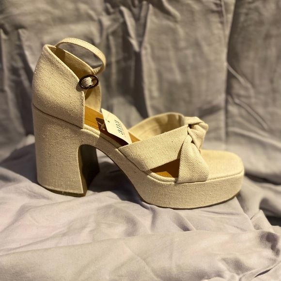 Wide heeled high heels, easy to walk in, with a bow by a.n.a - Picture 3 of 4